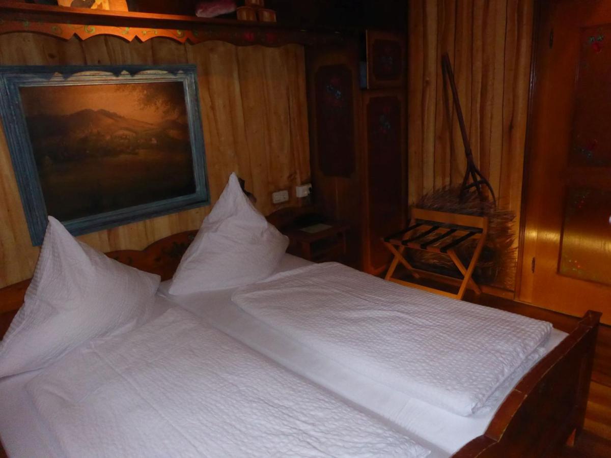 Gasthaus Storchen Hellas ハスラッハ・イム・キンツィクタール 部屋 写真