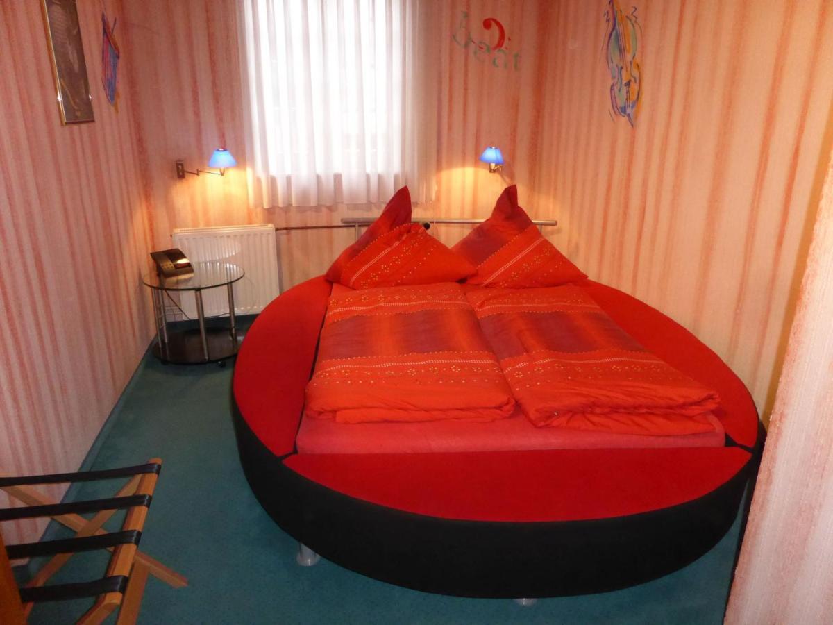 Gasthaus Storchen Hellas ハスラッハ・イム・キンツィクタール 部屋 写真