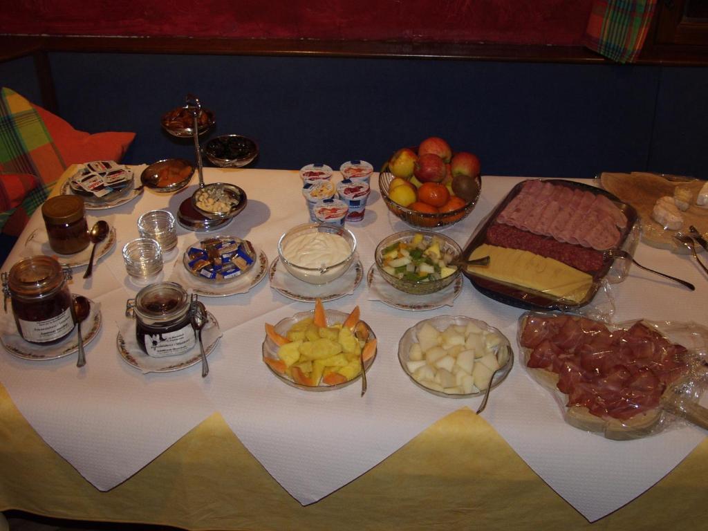 Gasthaus Storchen Hellas ハスラッハ・イム・キンツィクタール エクステリア 写真