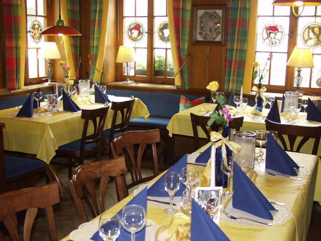 Gasthaus Storchen Hellas ハスラッハ・イム・キンツィクタール 部屋 写真