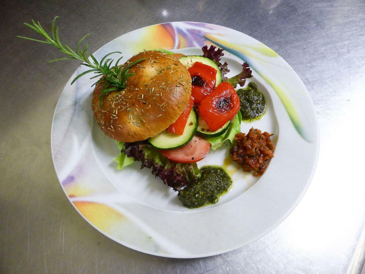 Gasthaus Storchen Hellas ハスラッハ・イム・キンツィクタール エクステリア 写真