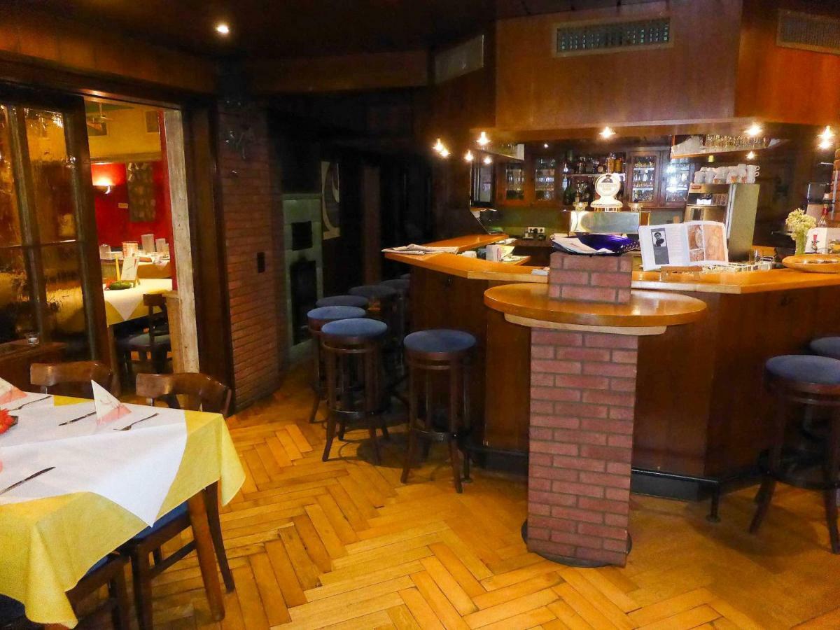 Gasthaus Storchen Hellas ハスラッハ・イム・キンツィクタール エクステリア 写真